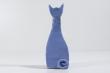 Ce petit chat en céramique servira à tenir les papiers ou les enveloppes de votre bureau tout en vous portant bonheur.